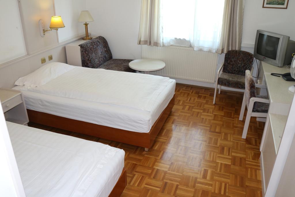 Hotel Wasserpalast - Breakfast For Free!!! Graz Exteriör bild